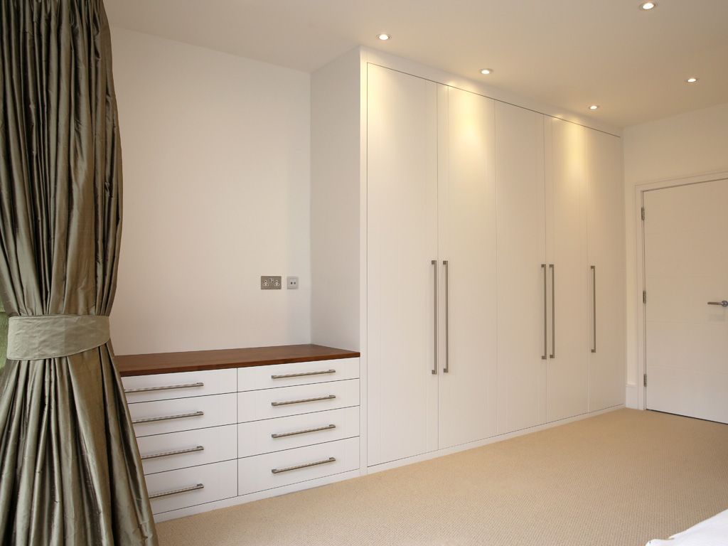 1-bespoke-built-in-fitted-wardrobe-white-chest-drawers-Modern-bedroom-furniture ...
