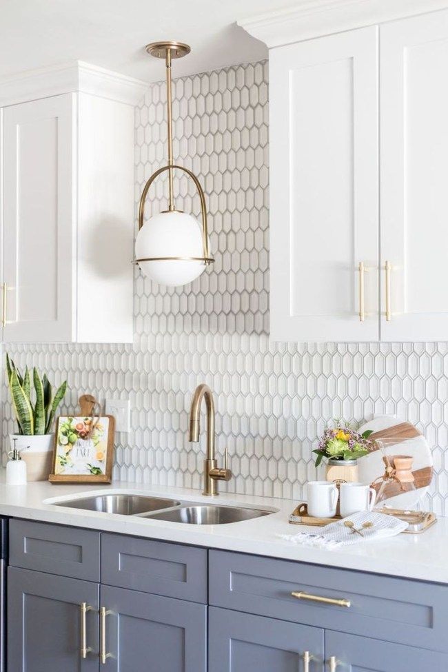 15+ Ideas to Decorate The White Cabinets for Your Kitchen
