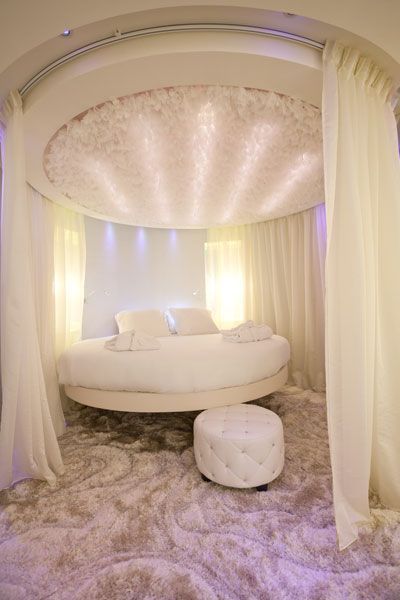 30 Round Beds That Will Spice Up Your Bedroom
