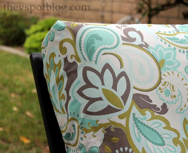 No Sew Project: How to recover your outdoor cushions using fabric and a glue gun.