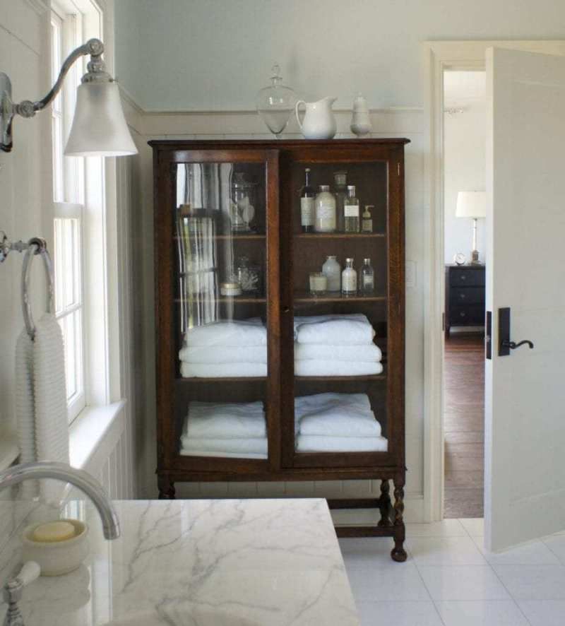 40 Ways to Decorate with Antique Furniture in the Bathroom – The Glam Pad