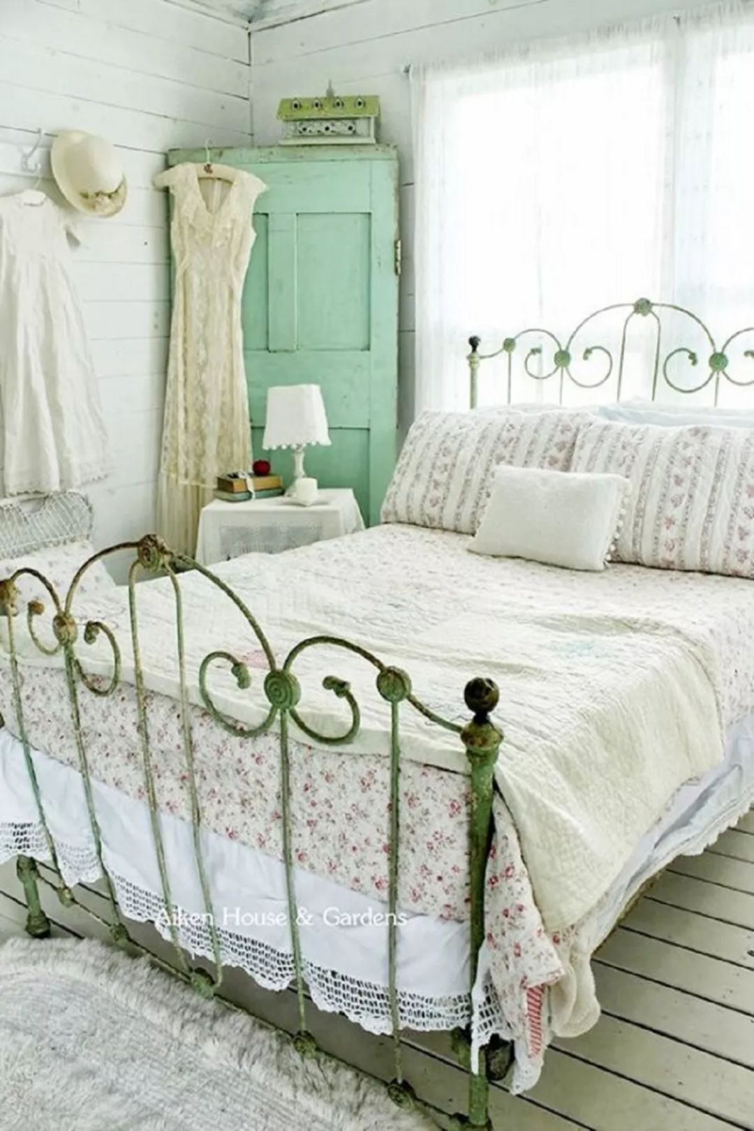 8 Best Vintage Bedroom Decorating Ideas That Are Comfortable For You To See — Design & Decorating
