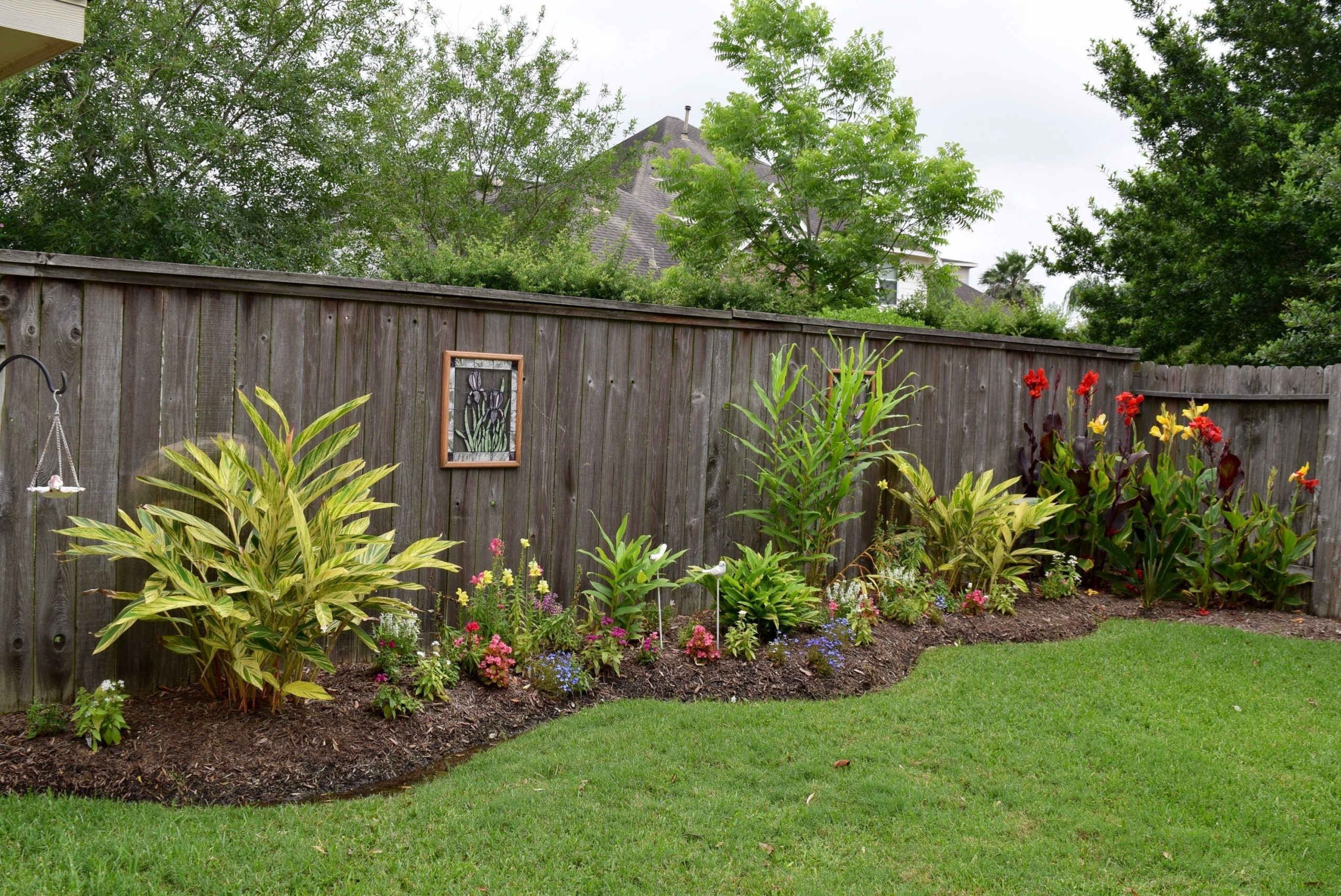 Awe-inspiring Backyard Landscaping Ideas Along Fence