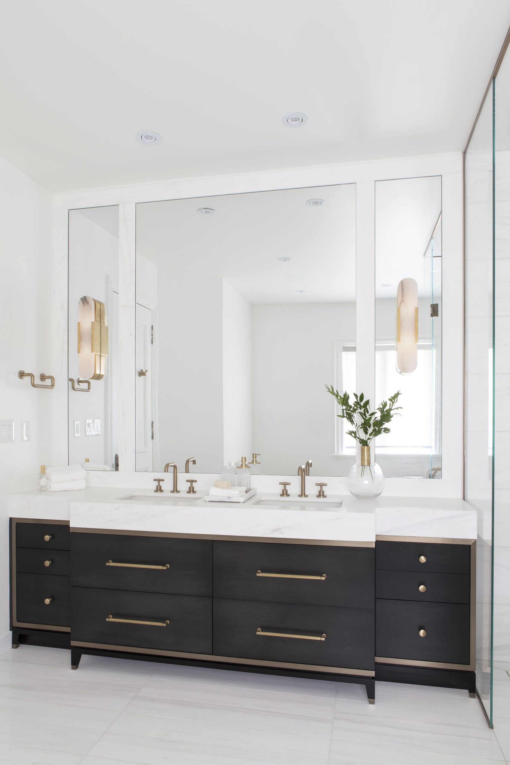 Bathroom Mirror Ideas to Reflect Your Style
