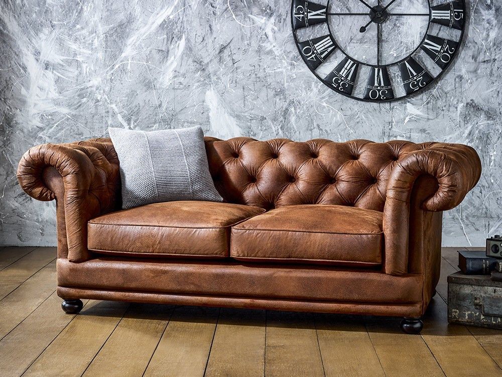 Buying a Chesterfield sofa is a wonderful way to add the classy and modest Briti… - pickndecor.com/furniture