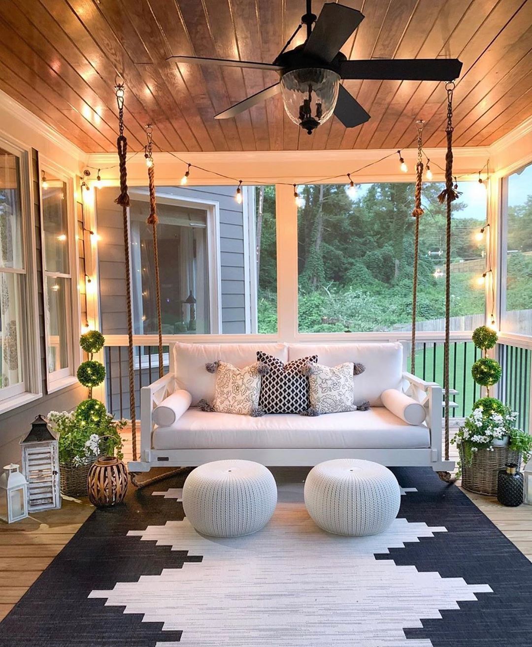 Farmhouse Inspiration on Instagram: “Can we all agree that this is major porch inspiration?! I am obsessed! 😍 . . DESIGNERS PAGE AND DESIGN DETAILS~ 📸: @mygeorgiahouse 🌿 . .…”