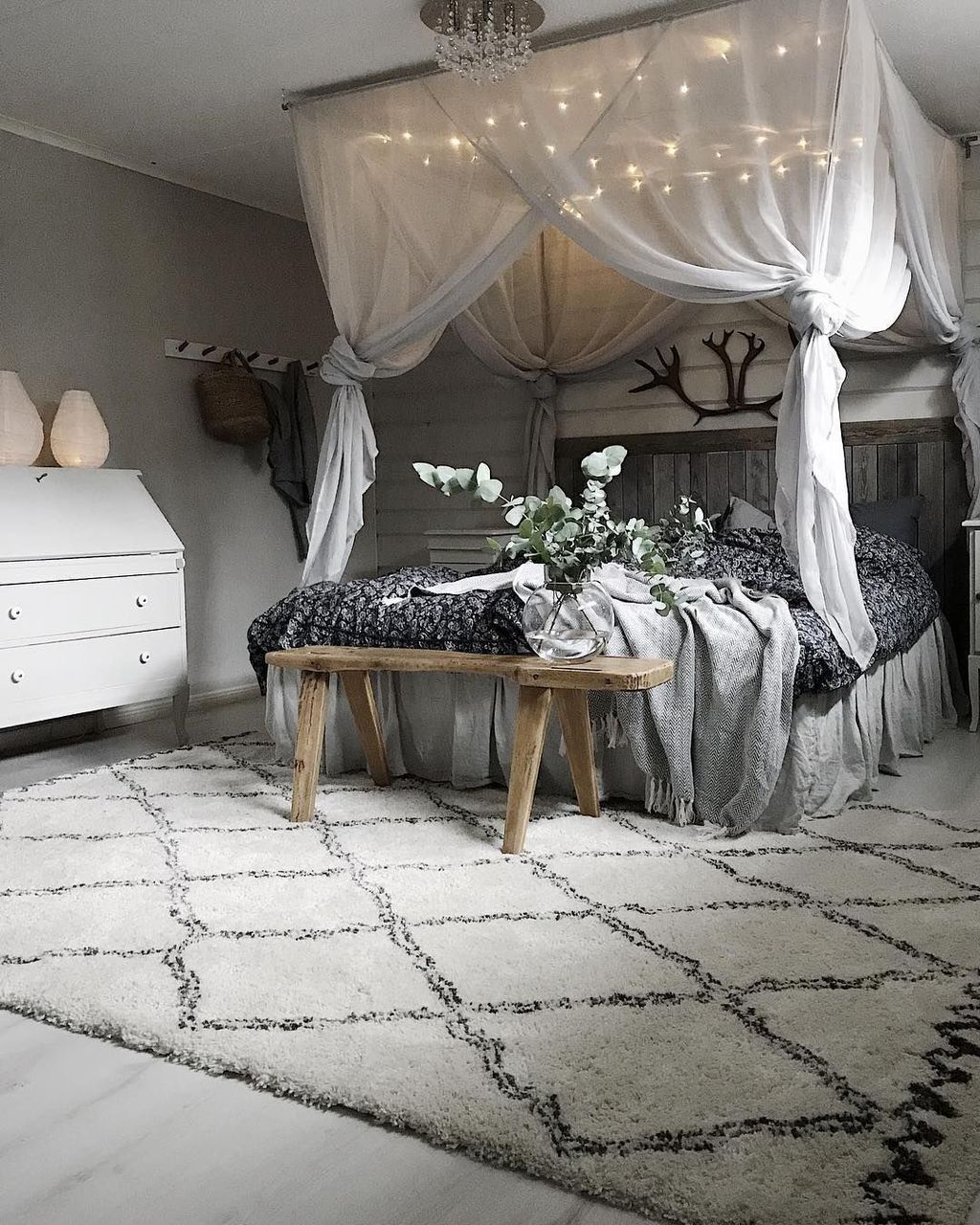 How to Make Romantic Bedroom with Canopy Beds