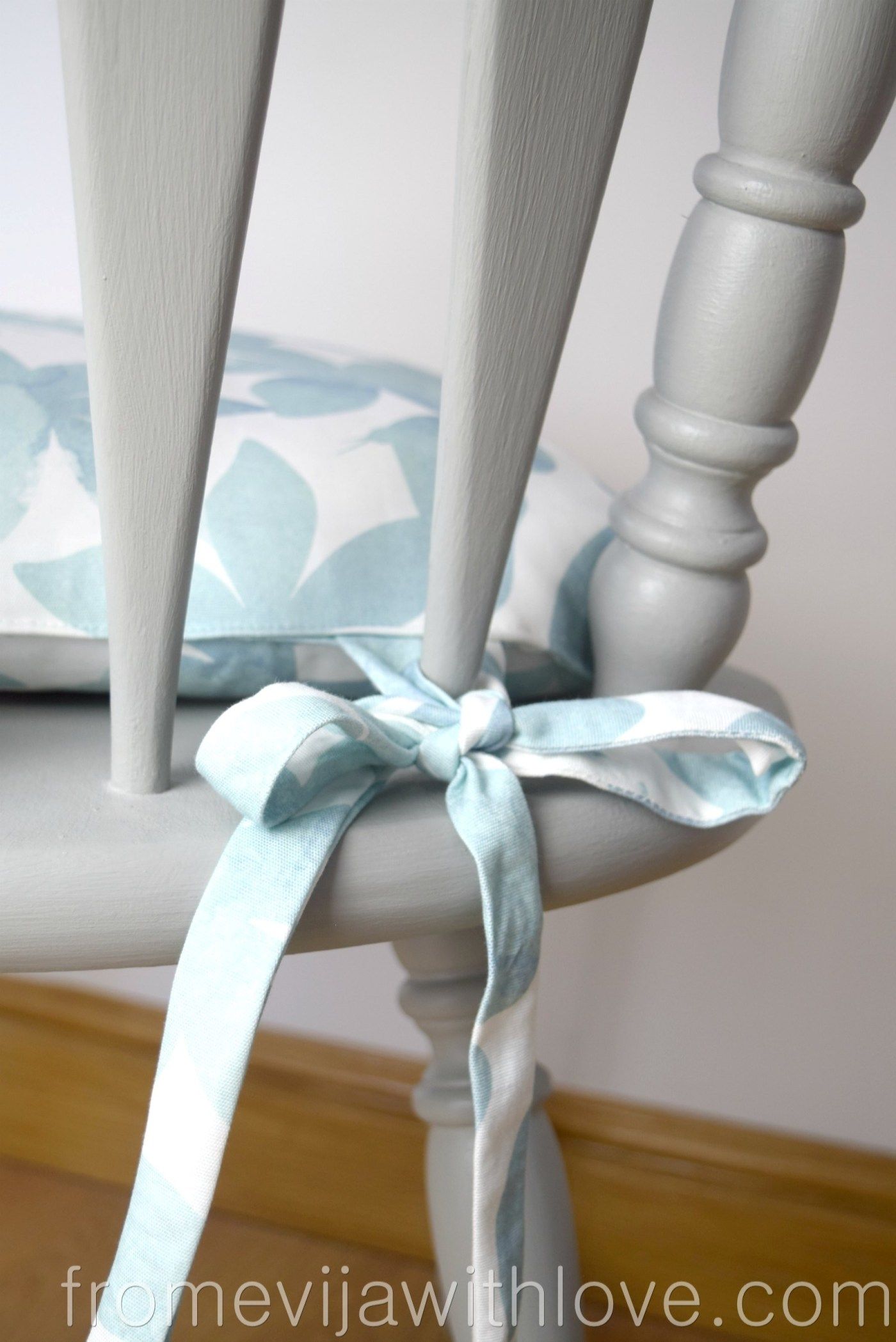 How to Make a Chair Cushion with Ties - From Evija with Love