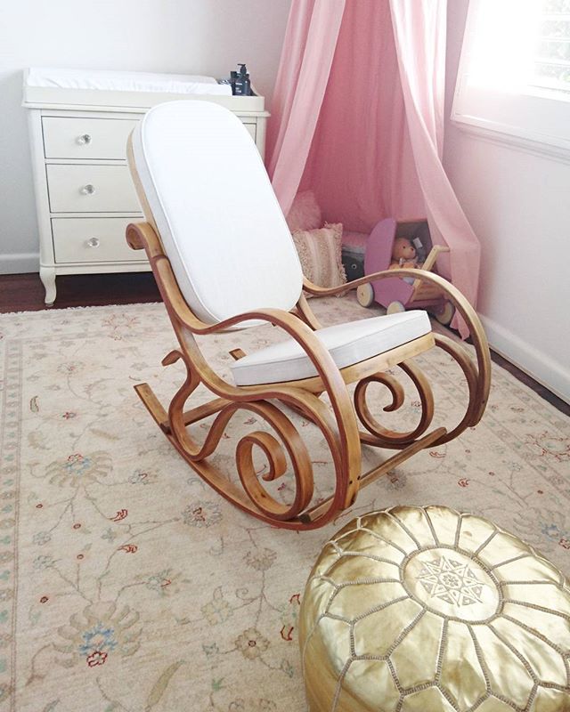 Jonquil.  Pure. Fair. Luxury. on Instagram: “Bentwood Rocking Chair... 🙌  Yes... Its an antique- she has many years behind her!  But with a little ❤ and ⌚ and 💧 look at this beauty!!!…”