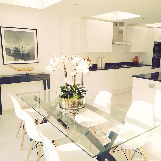 London Home Staging on Instagram: “Another bright and beautiful kitchen and dining area.  #londonhomestaging #photooftheday”