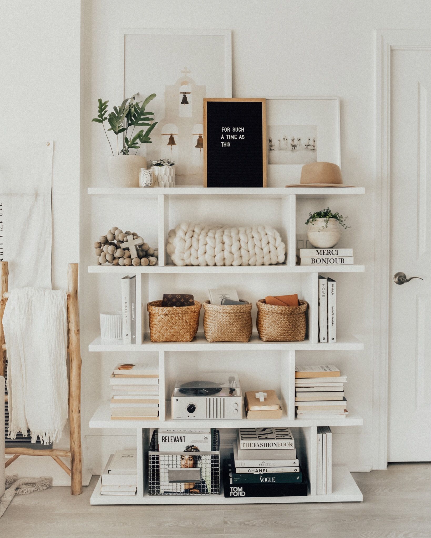 ORGANIZATION TIPS FOR SMALL SPACES