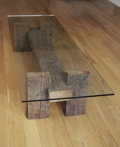 Reclaimed wood and glass coffee table. by TicinoDesign on Etsy – #Coffee #coffee…