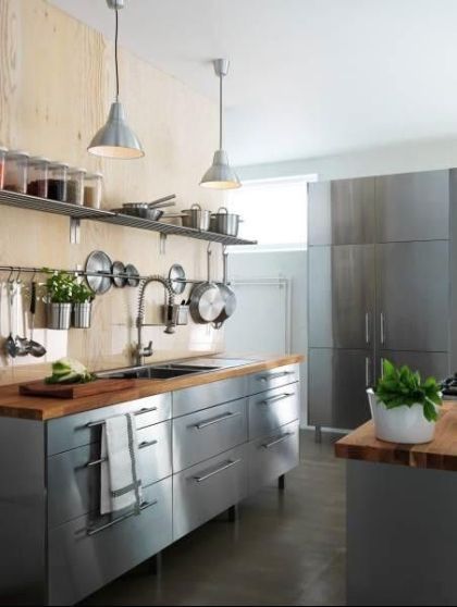 Stainless Steel Kitchens; Let’s Reflect for a Moment
