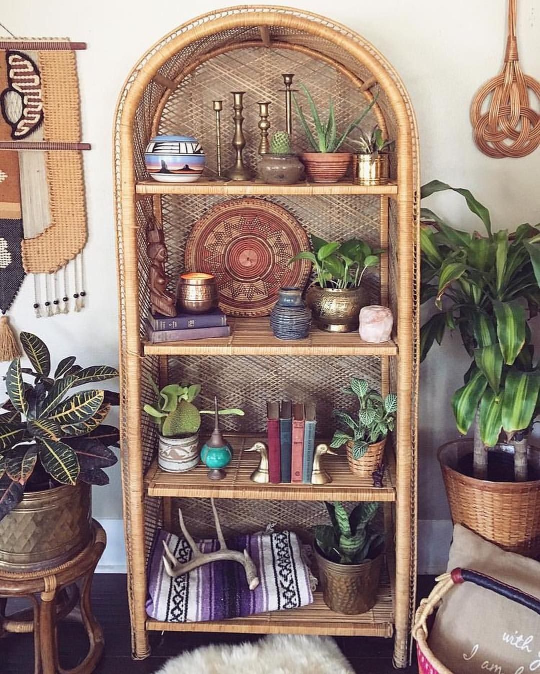 ⋒𝐫 𝐨 𝐮 𝐠 𝐡  𝐱  𝐭 𝐮 𝐦 𝐛 𝐥 𝐞 𝐝⋒ on Instagram: “every bohemian style home needs a good wicker shelf 🙌🏼 We have one 6ft tall wicker shelf available for pick up only in OC, CA. It fits SO…”