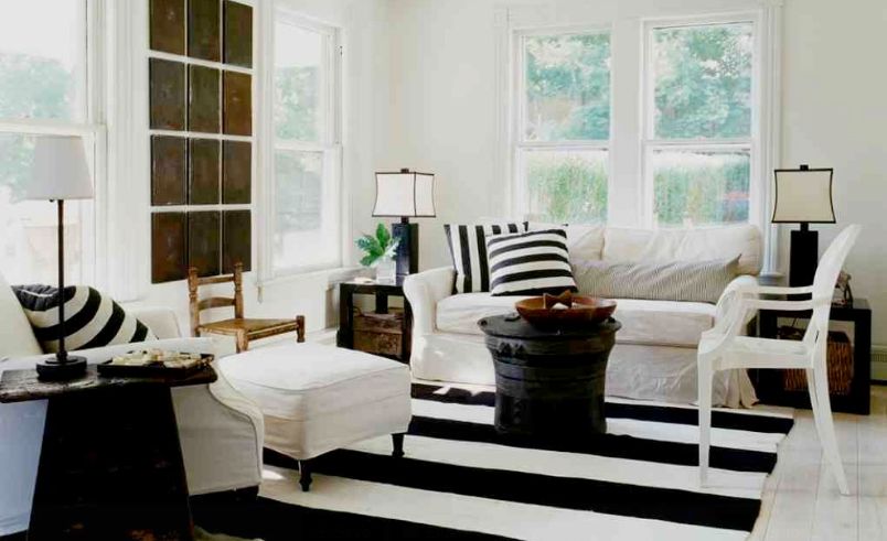 How To Enhance A Décor With A Black And White Striped R