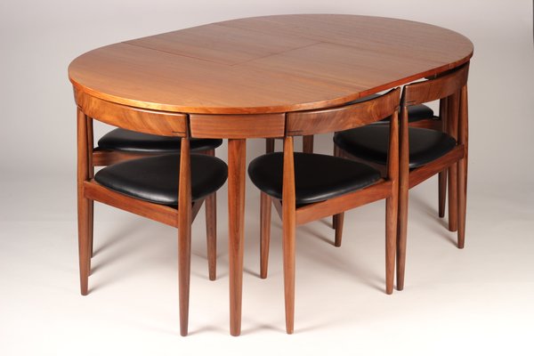 Extendable Dining Table with 6 Chairs by Hans Olsen for Frem Røjle .